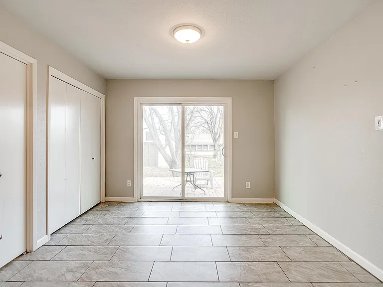 109 SE Dian St — Photo 18