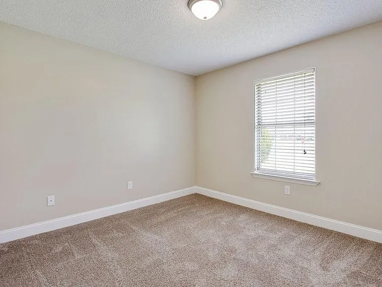 721 Cindy Ln — Photo 17