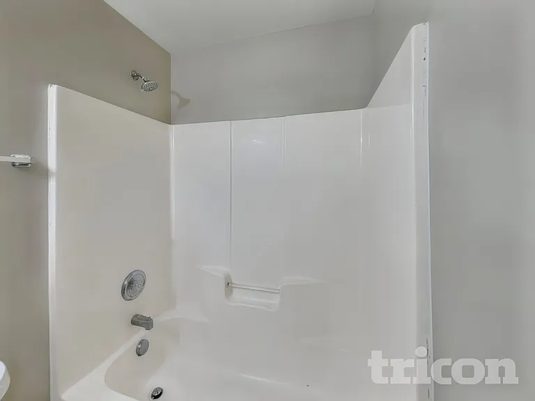 106 Newport Dr — Photo 17