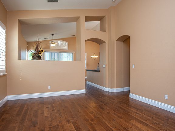 4th image of 2094 Horseshoe Glen Cir