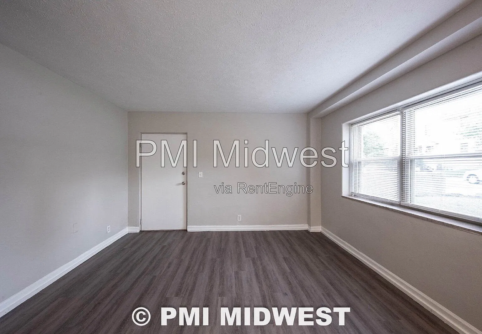 2 bed, 1.0 bath, 700 sqft, $999 — Photo 2