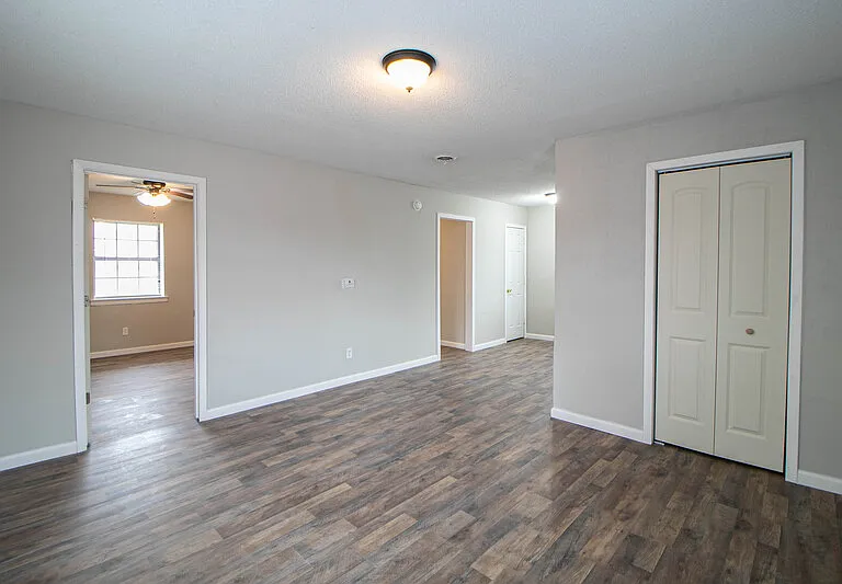 404-14 Thompsonville Ln — Photo 2