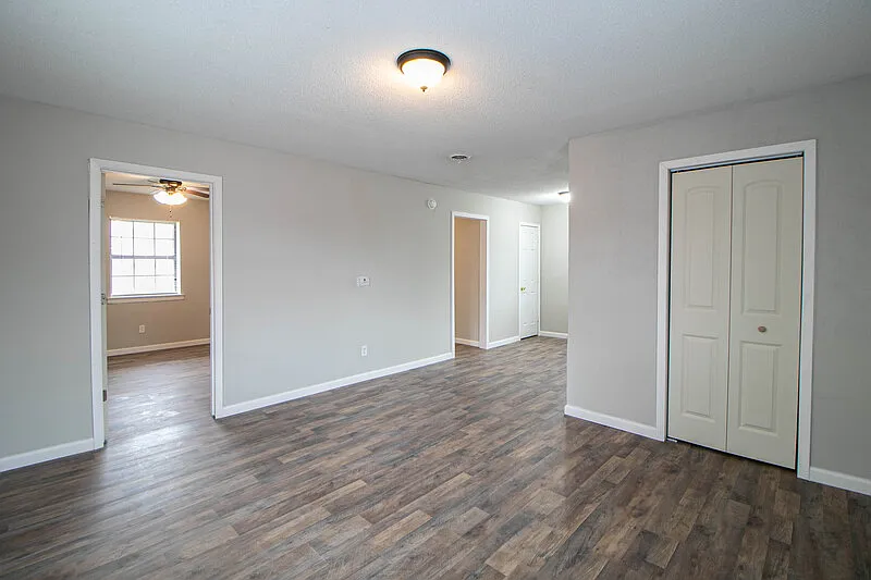 Building Photo - 404-14 Thompsonville Ln
