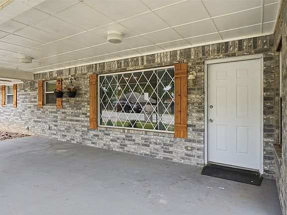 4th image of 217 Spruce Cir