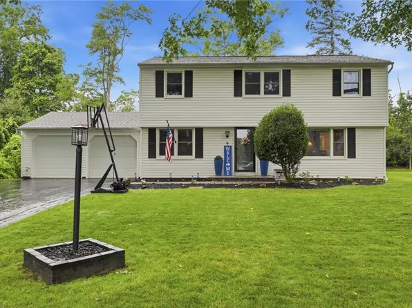 9 Buckwheat Dr, Fairport, NY 14450