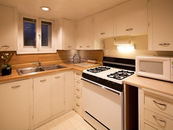 4th image of 2868 S Dearborn St