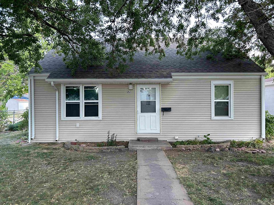 1st image of 1521 W 1st St