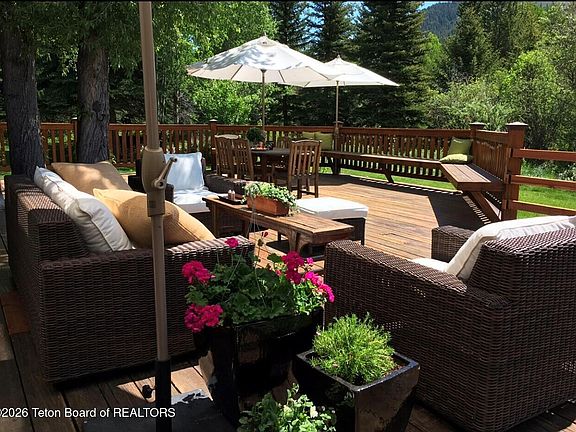 2nd image of 2800 Phlox Rd