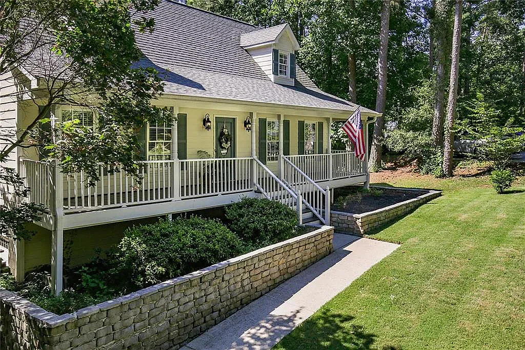 3 bed, 2.5 bath, 1943 sqft, $2,100 — Photo 3