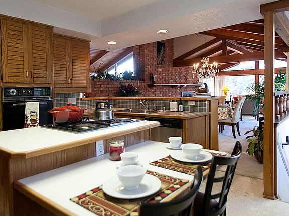 5th image of 1006 Warm Sands Dr SE