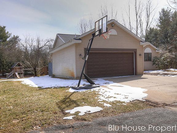 2nd image of 8344 Woodcrest Dr NE