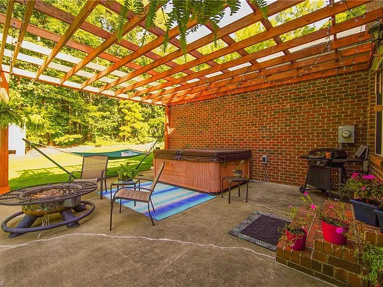 290 Gleason Ln — Photo 16