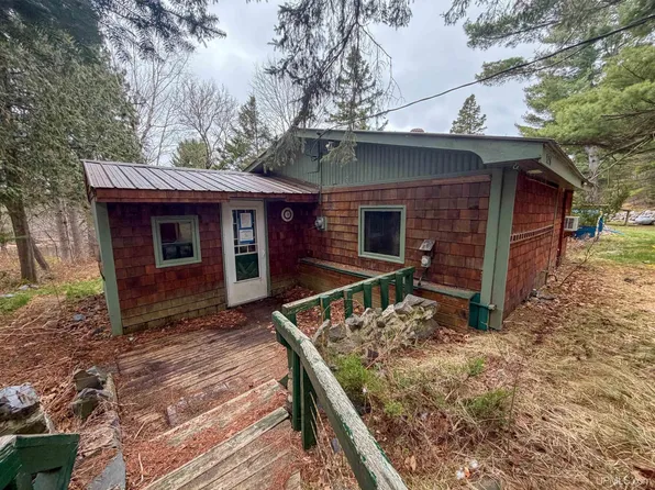 5256 Juniper Ln, Republic, MI 49879
