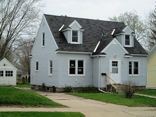 1st image of 688 N Franklin St