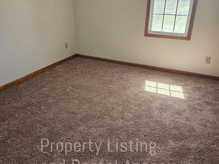 121 Hughes Rd — Photo 3