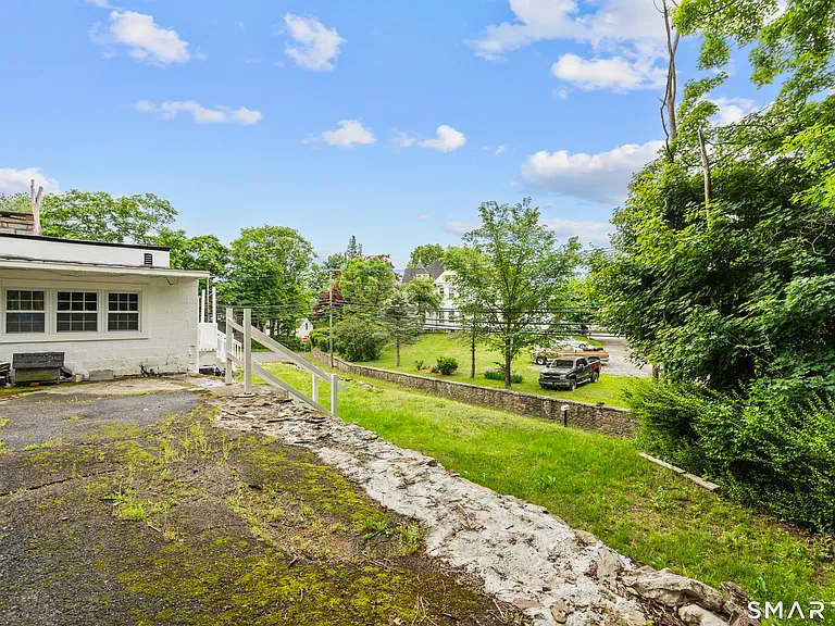 399 Hawthorne Ave — Photo 6