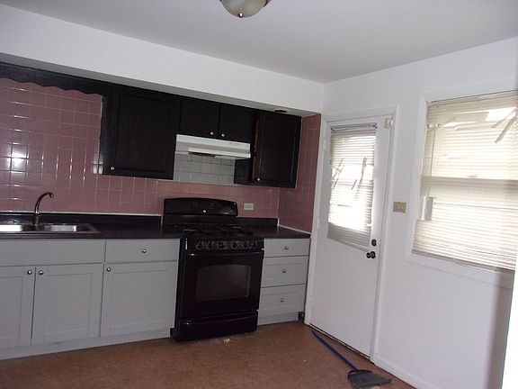 4th image of 17114 Central Park Ave