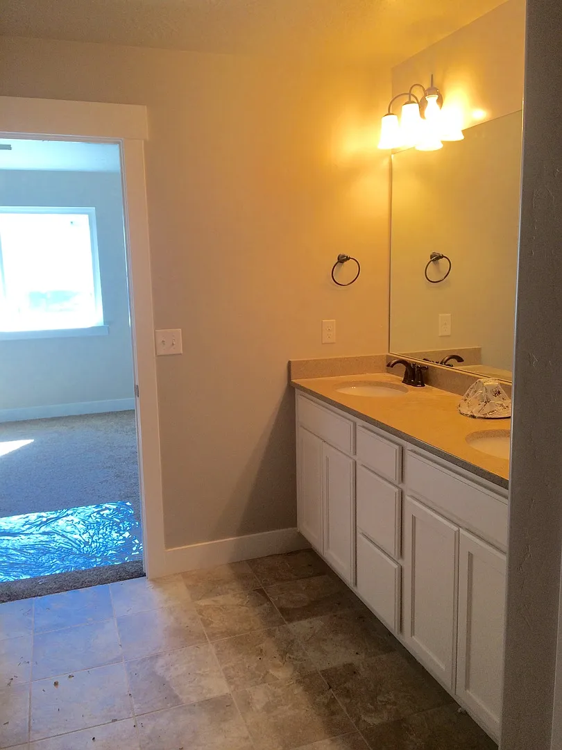 4 Bedroom Townhome in Herriman! — Photo 4