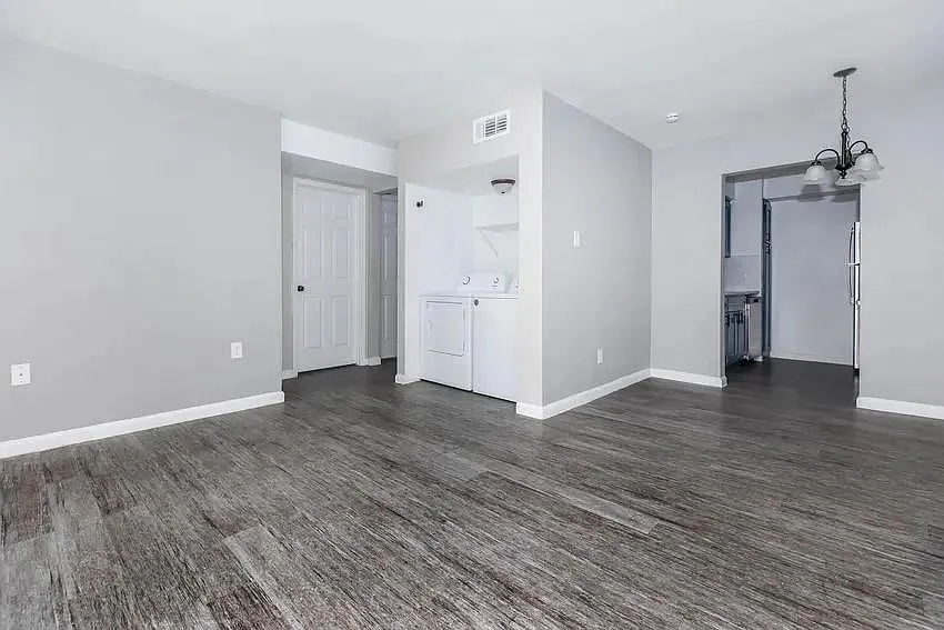 Building Photo - 4400 Memorial Dr #17-2114