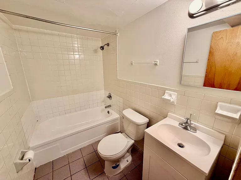 230 W 24th St #1G — Photo 5