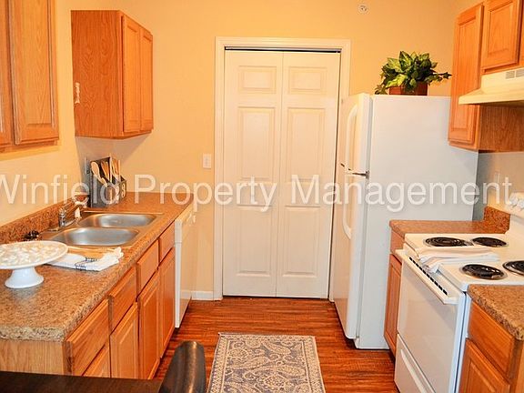 4th image of 3398 E 6th Ave APT D