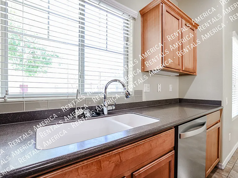 2127 W Monte Cristo Ave — Photo 17