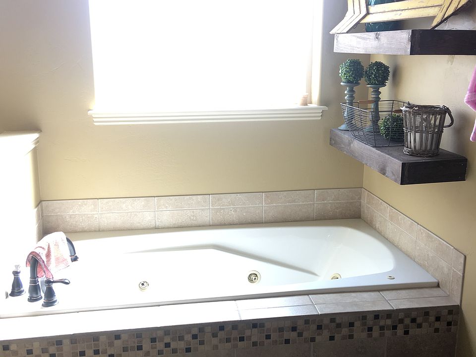 Master jetted tub