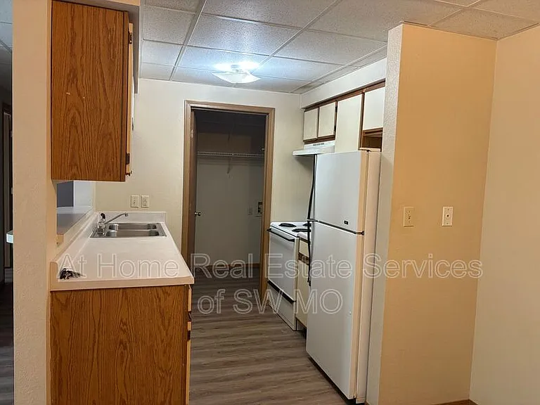 722 E Bain St — Photo 1