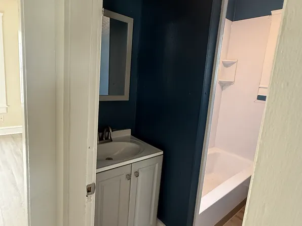 28 Magnolia St, Pawtucket, RI 02860
