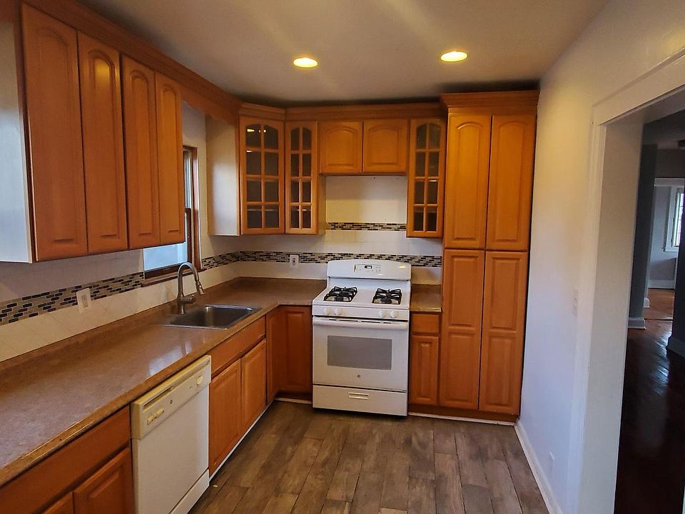 1st image of 14 Valdale Ave #3