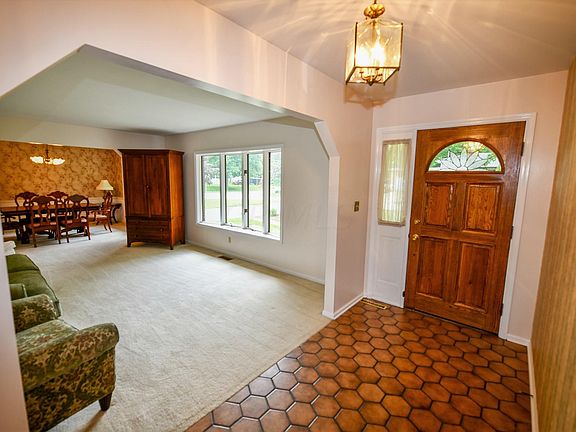 5th image of 910 McAuliffe Pl