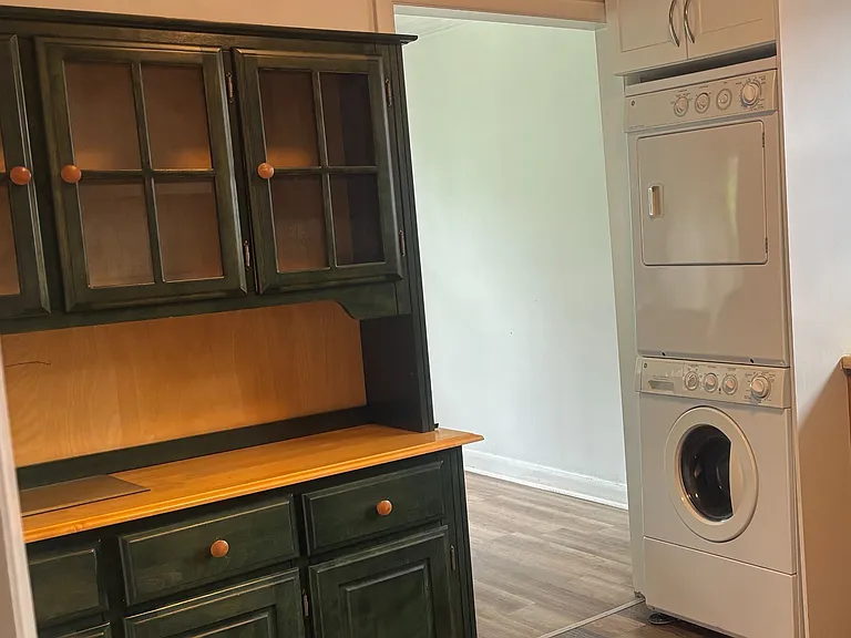 65 Cummer Ave — Photo 6