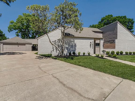 Located in the cul-de-sac, this lot is wide and there is plenty of room to park in the driveway.