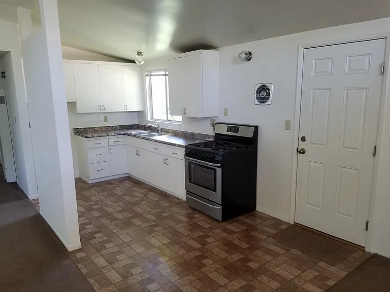4421 N Heathdale Ave — Photo 6