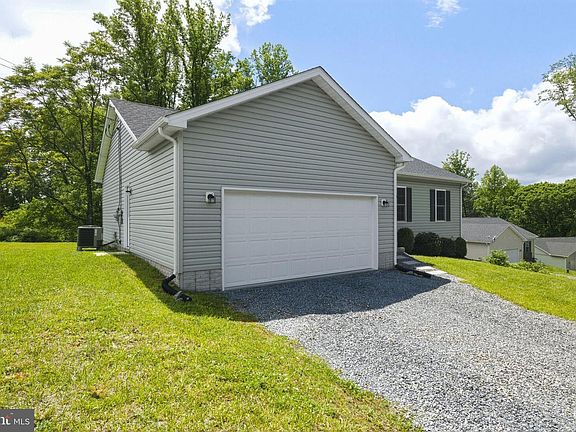 3rd image of 141 Hampshire House Dr