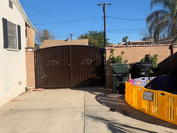 Brick and rodirion gate back