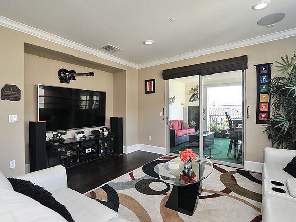 4th image of 1091 Foxglove Pl Unit 402