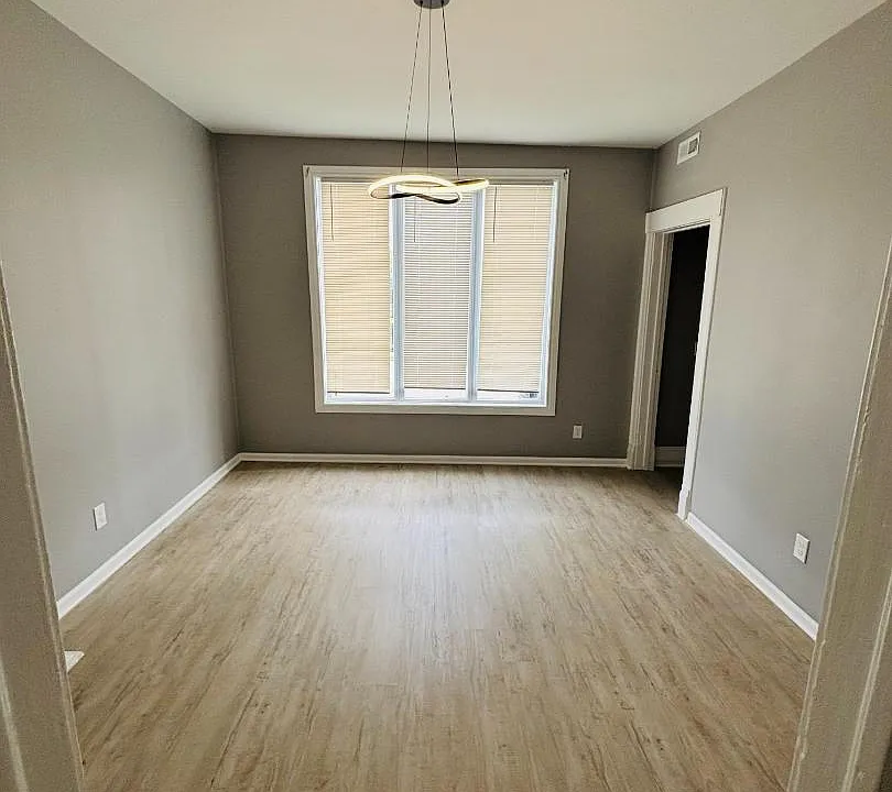 1260 W 74th St