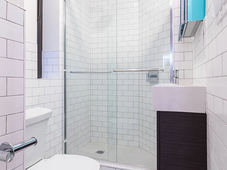 1762 1st Ave #3R — Photo 4