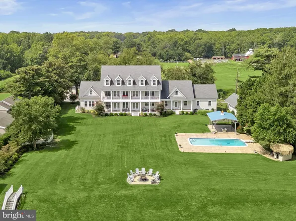 235 Bay Front Dr, Pasadena, MD 21122