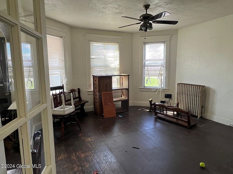 4th image of 1912 Foster Avenue