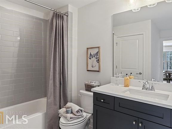 4th image of 4145 Avid Park NE