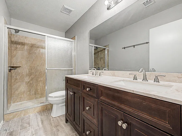 308 W Liberty Ln — Photo 30