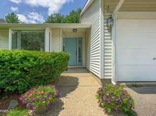 13 Cobble Stone Cv, Pittsfield, MA 01201