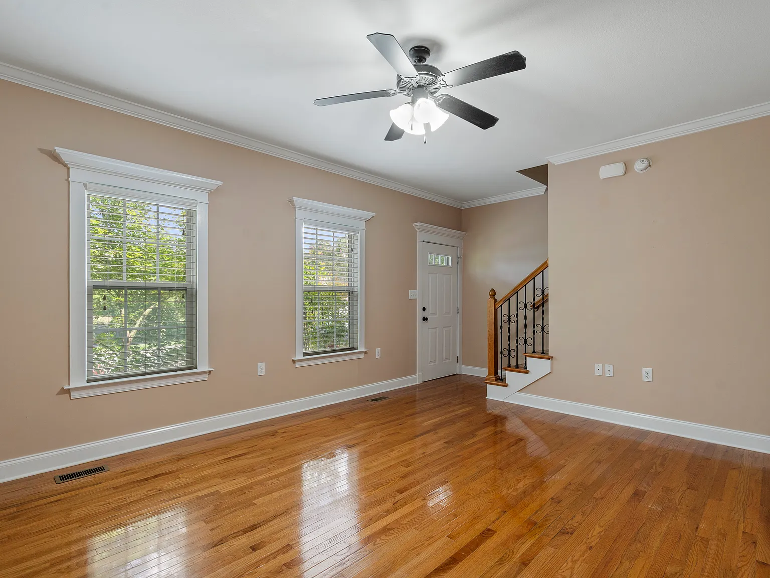 2 bed, 2.5 bath, 1240 sqft, $1,600 — Photo 3