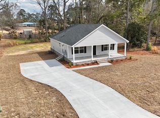 103 Continental Dr, Glennville, GA 30427