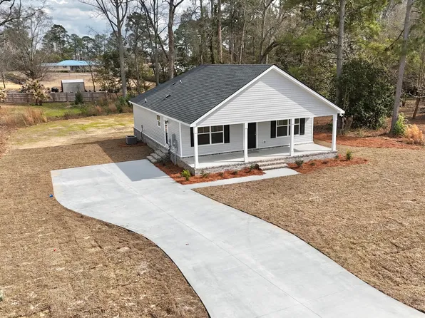 103 Continental Dr, Glennville, GA 30427