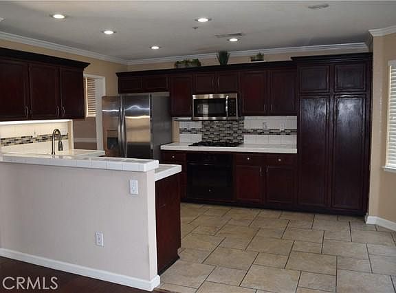 4th image of 573 E Stephanie Dr
