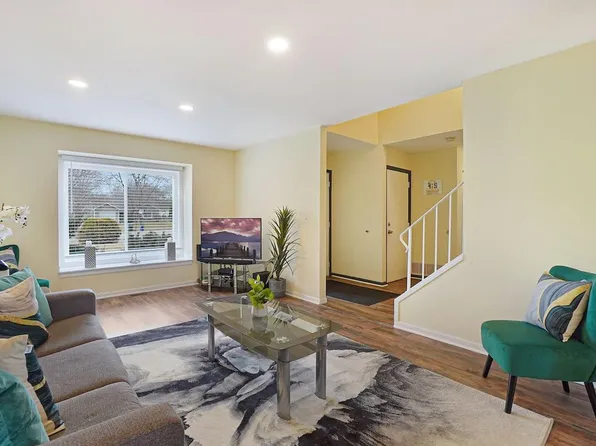 303 Danbury Dr #Id1285015p, Naperville, IL 60565