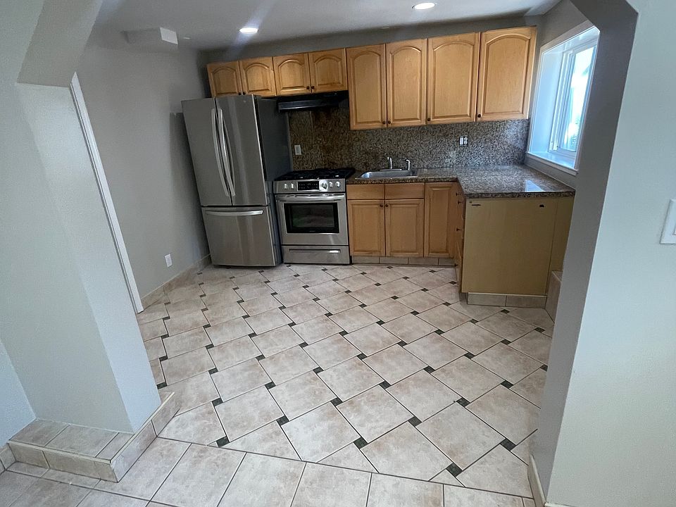1st image of 639 Silliman St